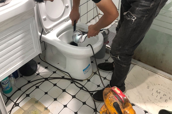 盖州马桶堵塞自己疏通还是找师傅？专业上门服务让你省时更省心